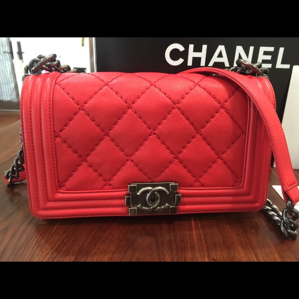 CHANEL LE BOY RED MEDIUM