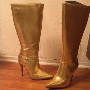 Gold boots. Stunningggg