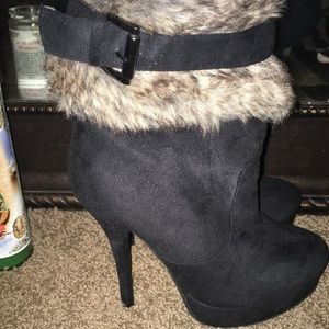 Black fur heel boots