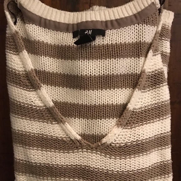 H&M Striped White and Tan V Neck Sweater SZ M - Picture 3 of 3