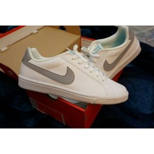 Nike - Women's Court Majestic