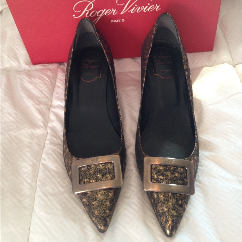 SALE Roger Vivier Ostrich Buckle Pump