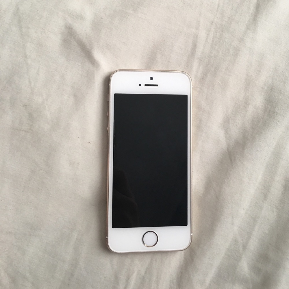 Gold iPhone 5s. Ships in ONE day!