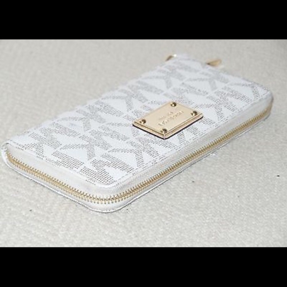 MK Jet Set Zip Around Continental Wallet - Vanilla