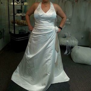 NWT Halter style wedding dress Size 16