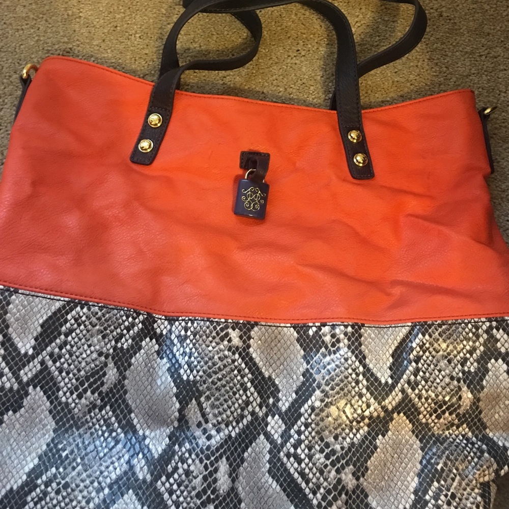 Jessica Simpson handbag! Getaway tote