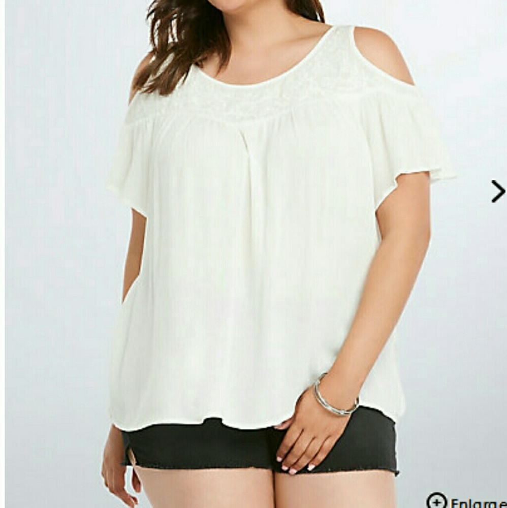 🎉🌟SOLD SOLD🌟🎉Torrid Size 5 Embroidered