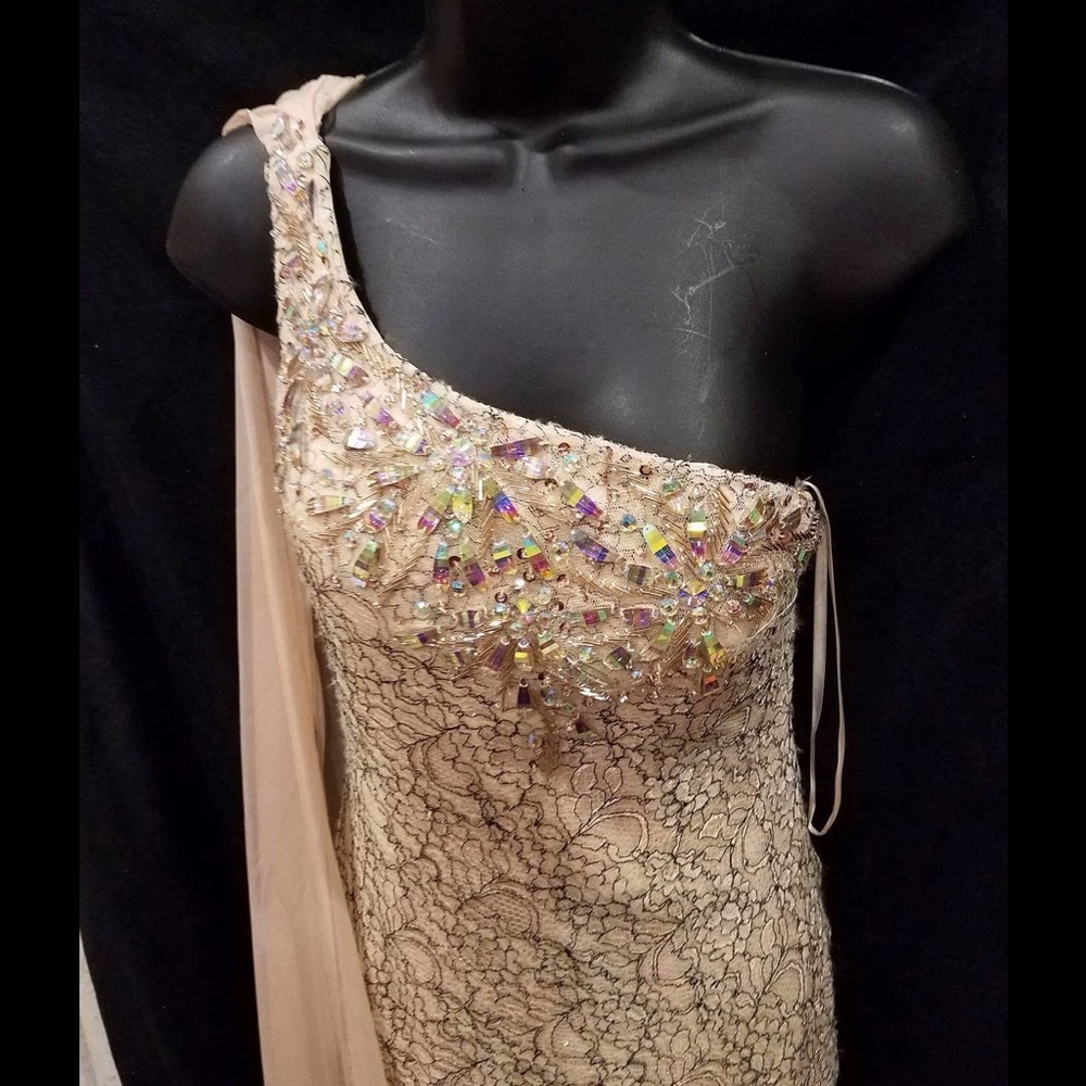 Dave and Johnny Cream with Jewels Vine print  Gown - Picture 2 of 7