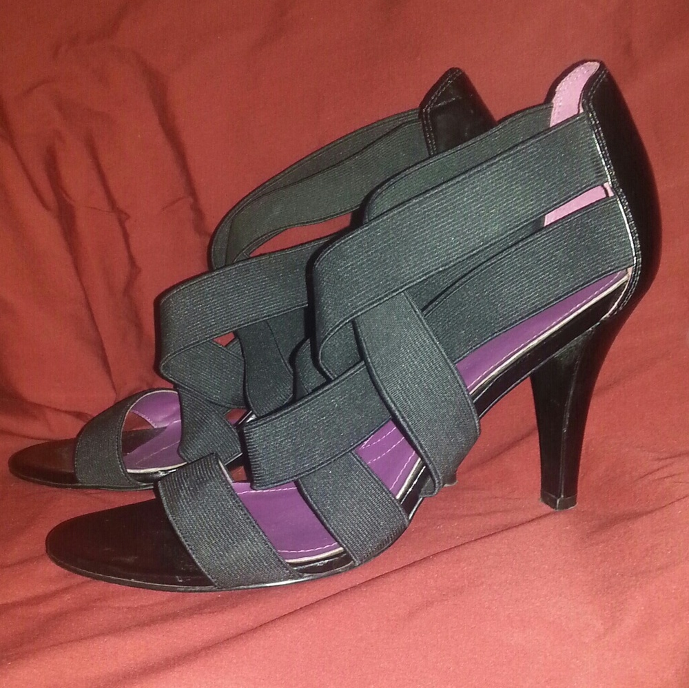 Tahari Dashley Pumps