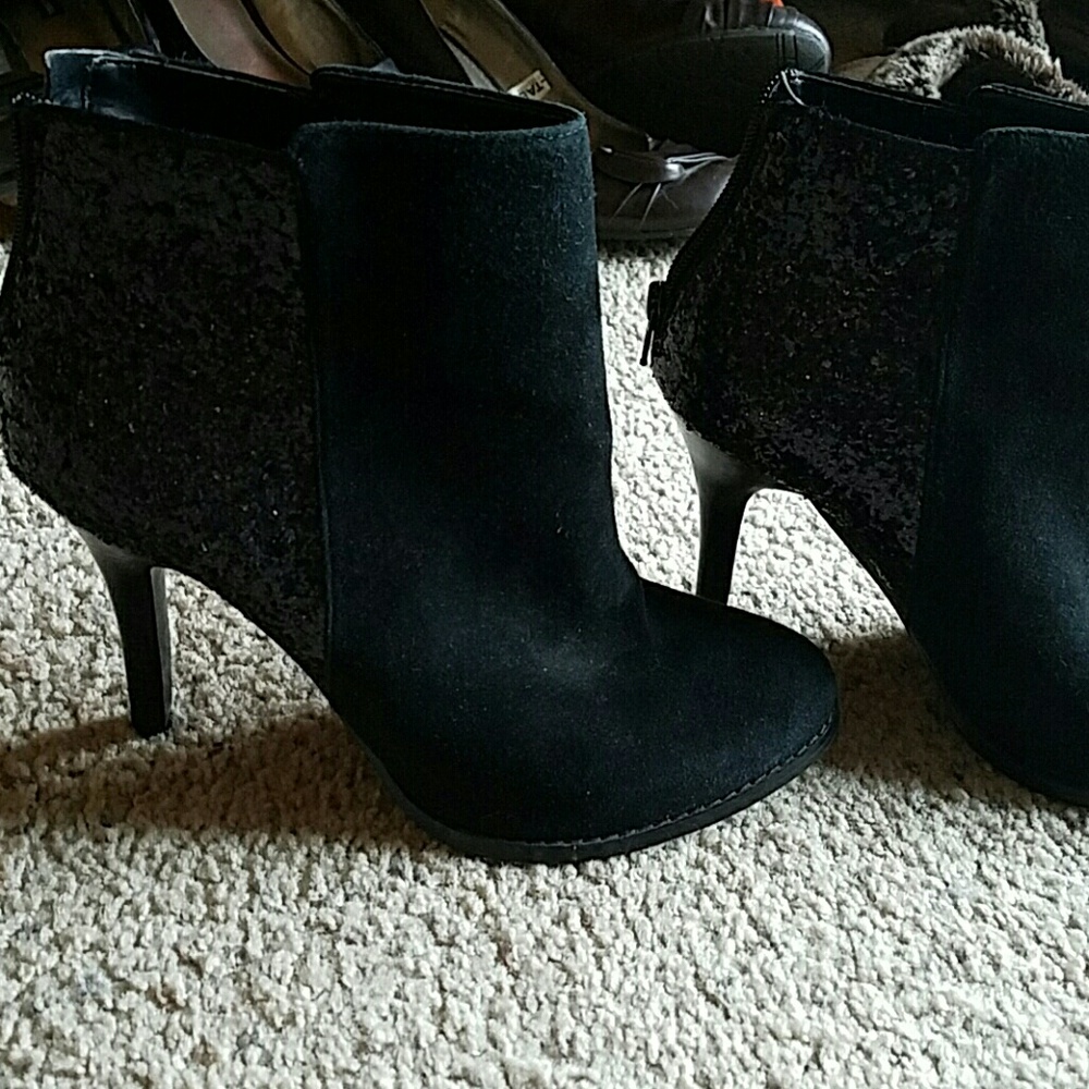 Sparkling black booties