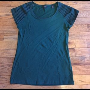 Gorgeous emerald green top!