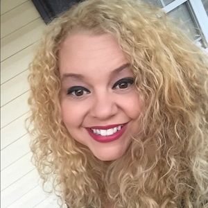 Meet your Posher, Alecia