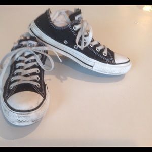Black converse tennis shoes.  Size 7 women's.