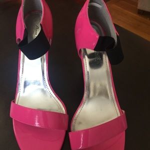 New. Heeled sandals. Pink.size 10