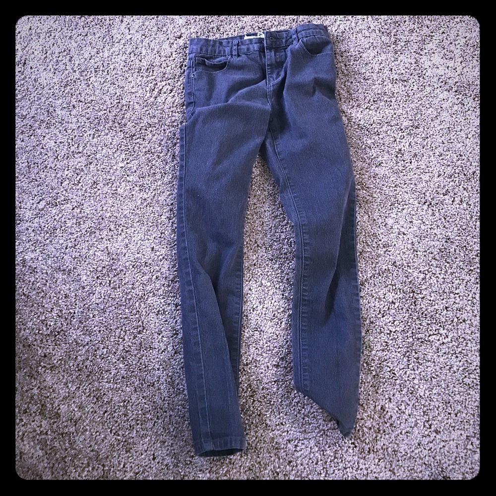 I am selling clothes.