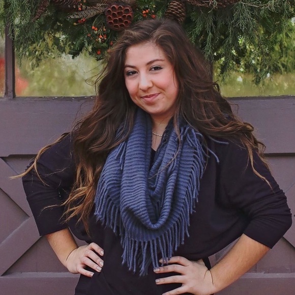 Meet your Posher, Kendall - Picture 1 of 1