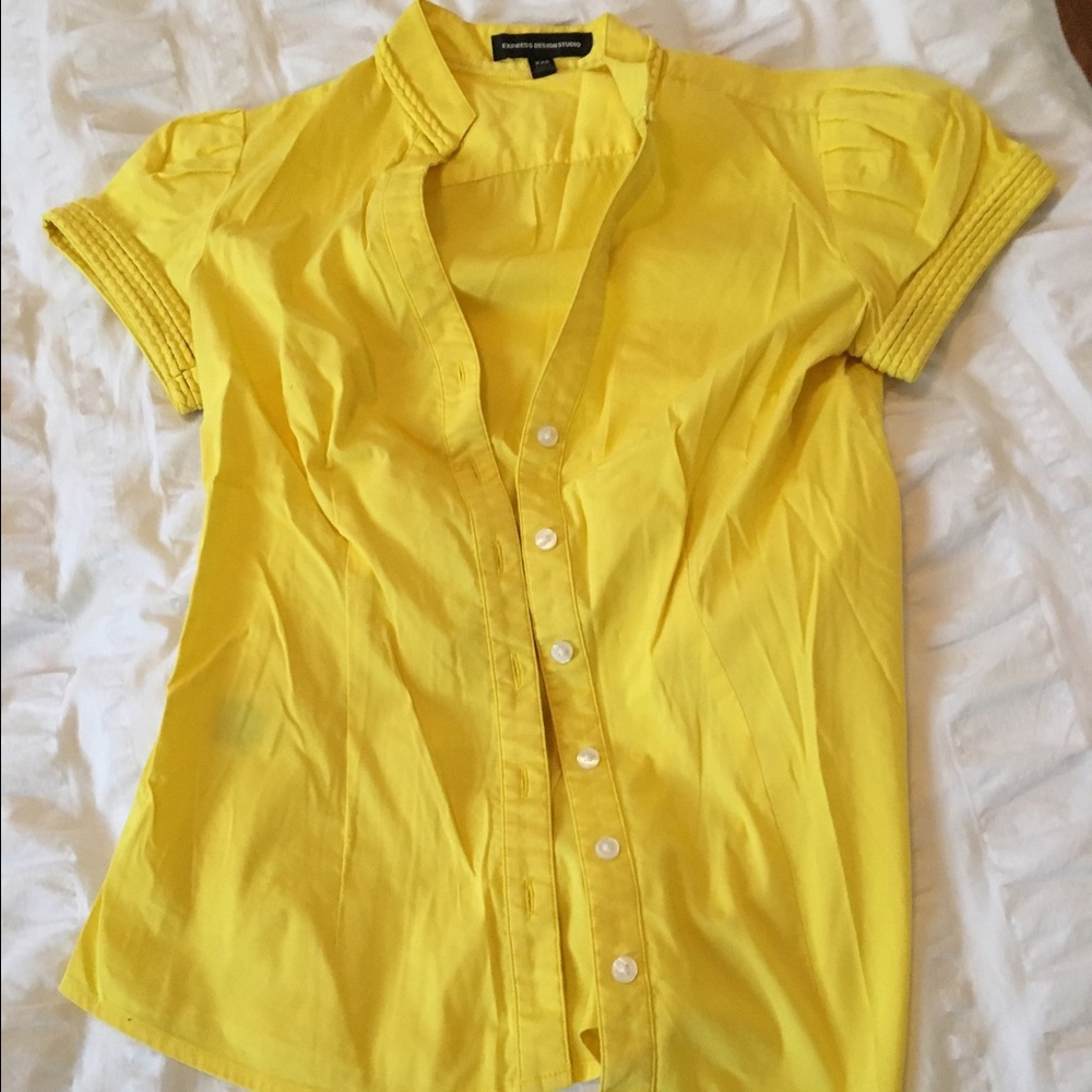 Button down short sleeve shirt