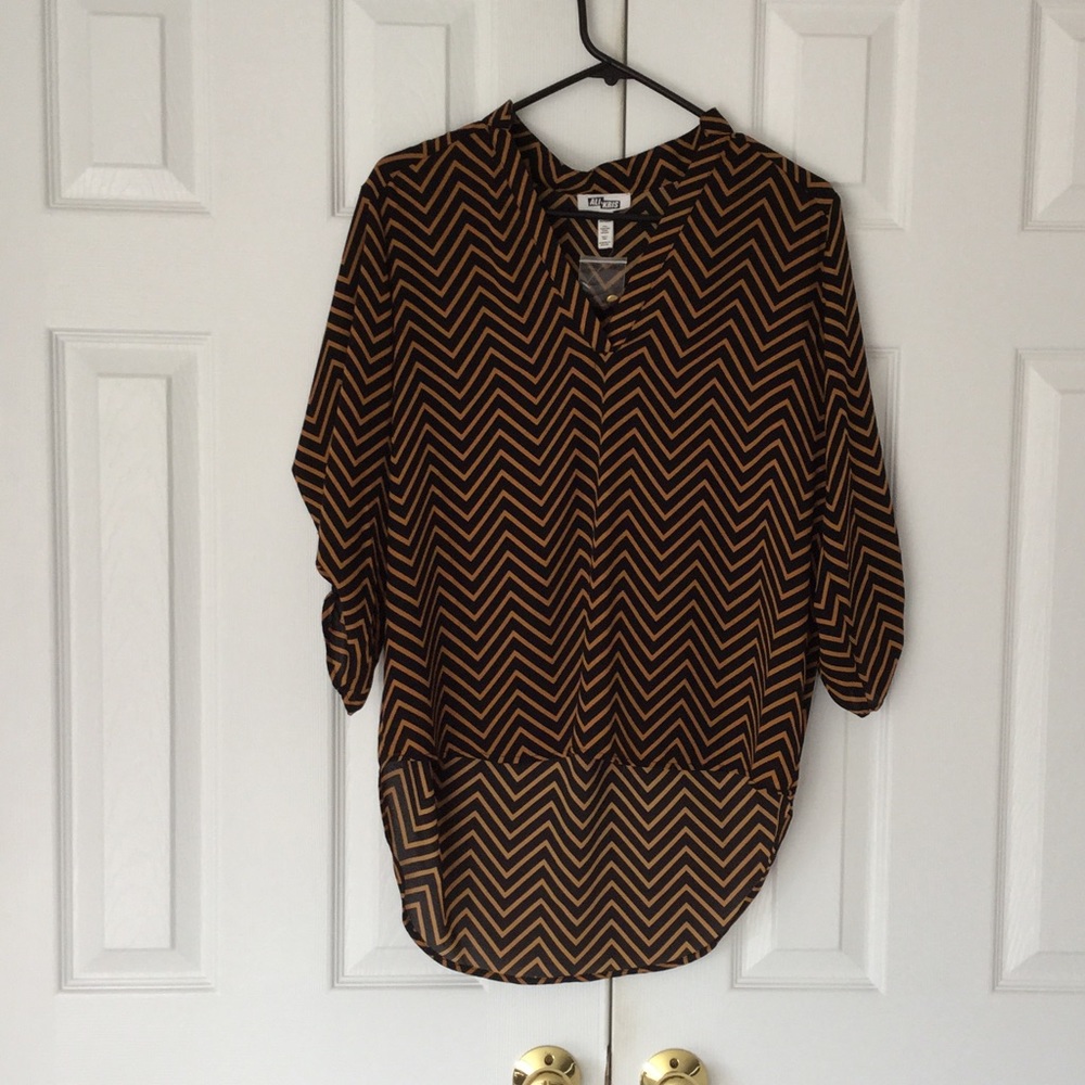 SOLD***Ali & kris chevron chiffon vneck NWOT