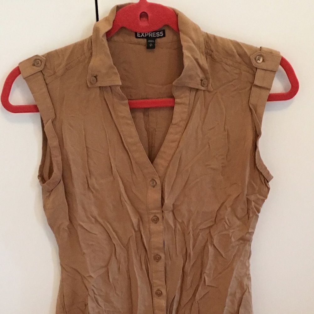 Sleeveless button down shirt