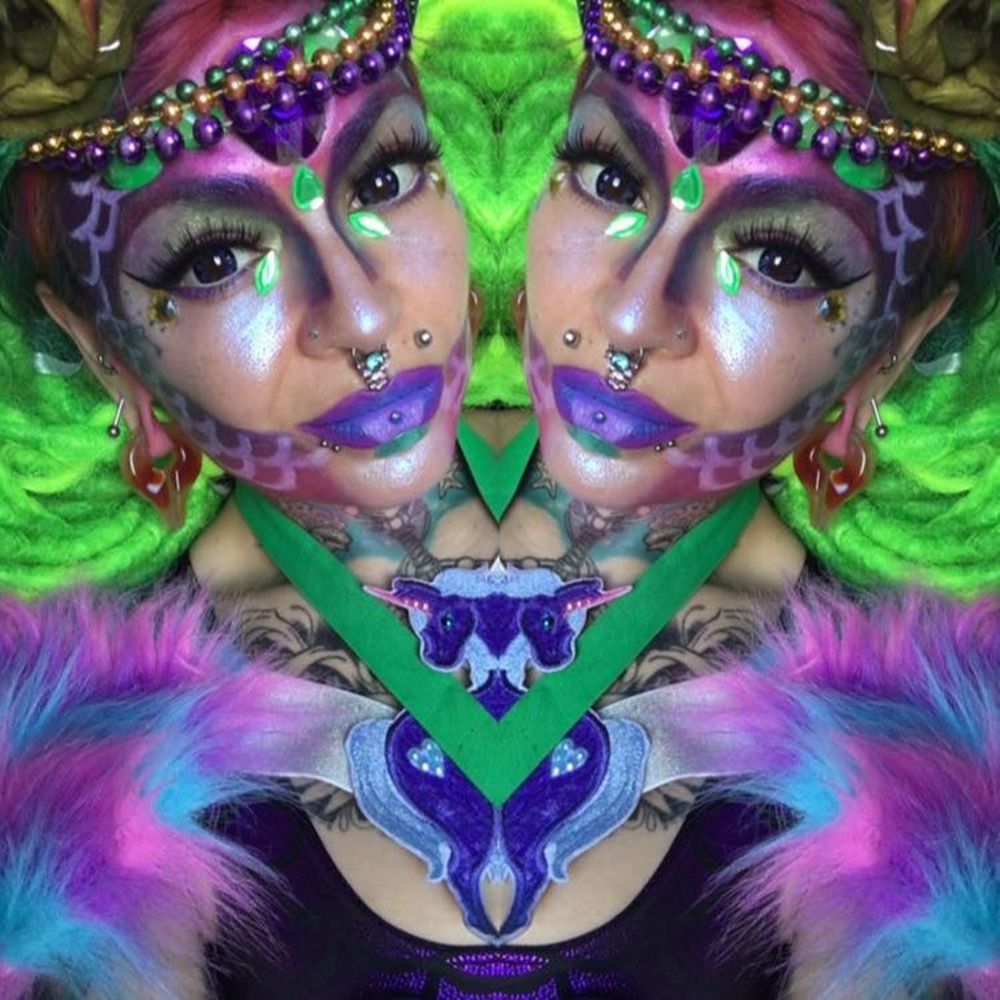 Meet your Posher, Aura