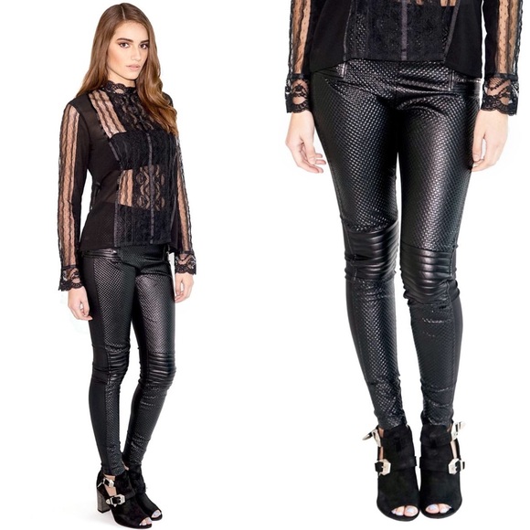 Black Front Textured Legging Pants - Picture 2 of 7