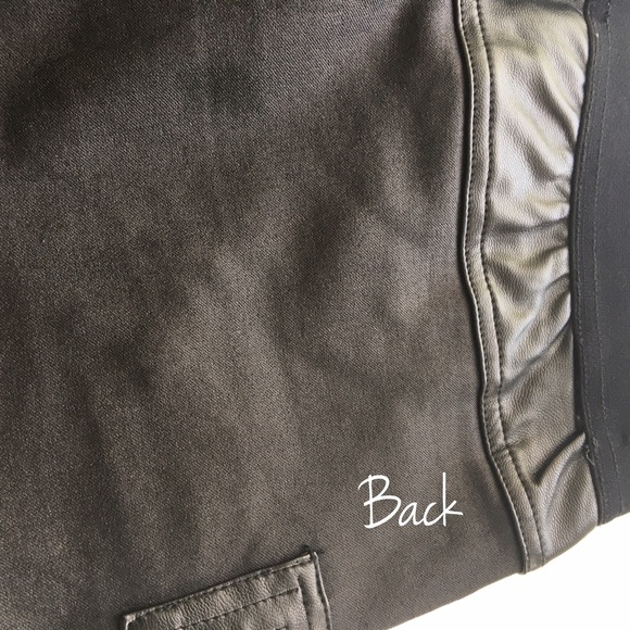 Black Front Textured Legging Pants - Picture 5 of 7