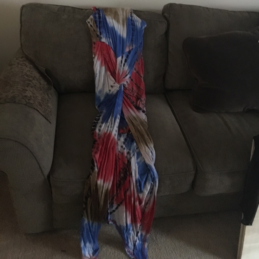 Multi color dress that zips in the back