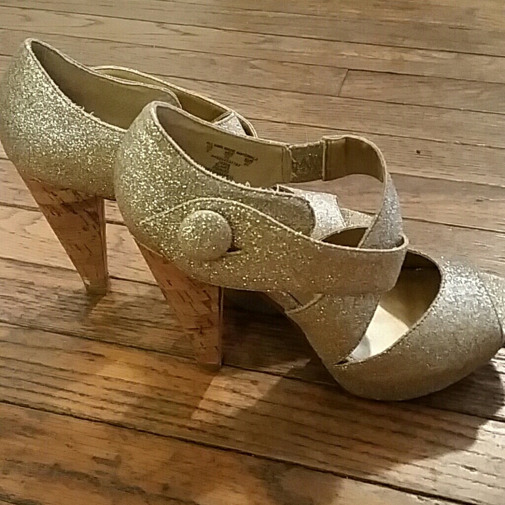 ZAYA GLITTERING GOLD HEELS