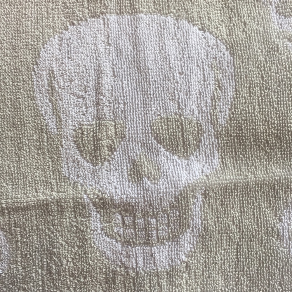 Betsey Johnson 3 Piece Towel Skelator Skull Pink - Picture 6 of 6