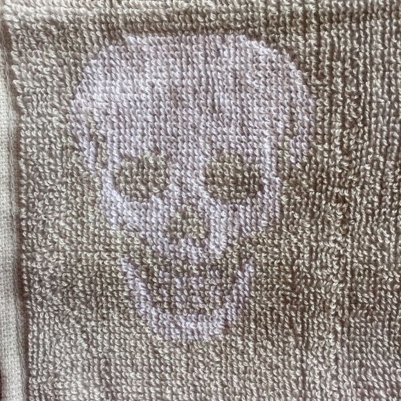 Betsey Johnson 3 Piece Towel Skelator Skull Pink - Picture 5 of 6