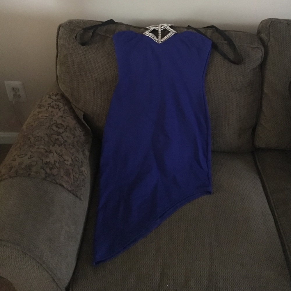 Tie around the neck backless dress