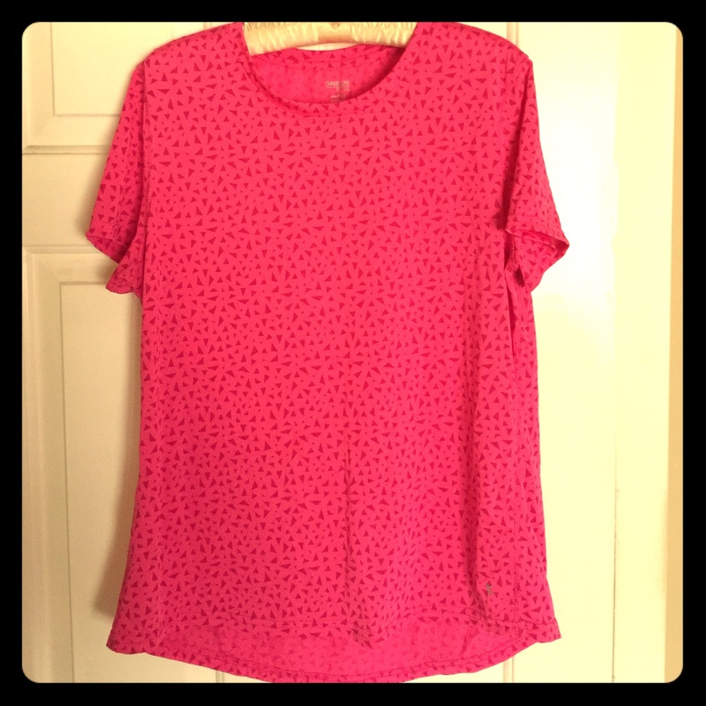 Danskin NOW semi fitted top. Polyester