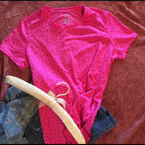 Danskin NOW semi fitted top. Polyester - Picture 5 of 5