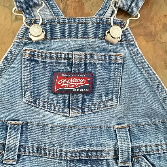 πΆπHPπOld Navy baby overalls and onesie - Picture 3 of 6