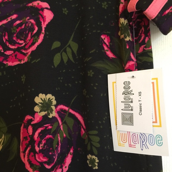 🦄 Rare LuLaRoe Classic Tee Roses XS 🦄 - Picture 3 of 4