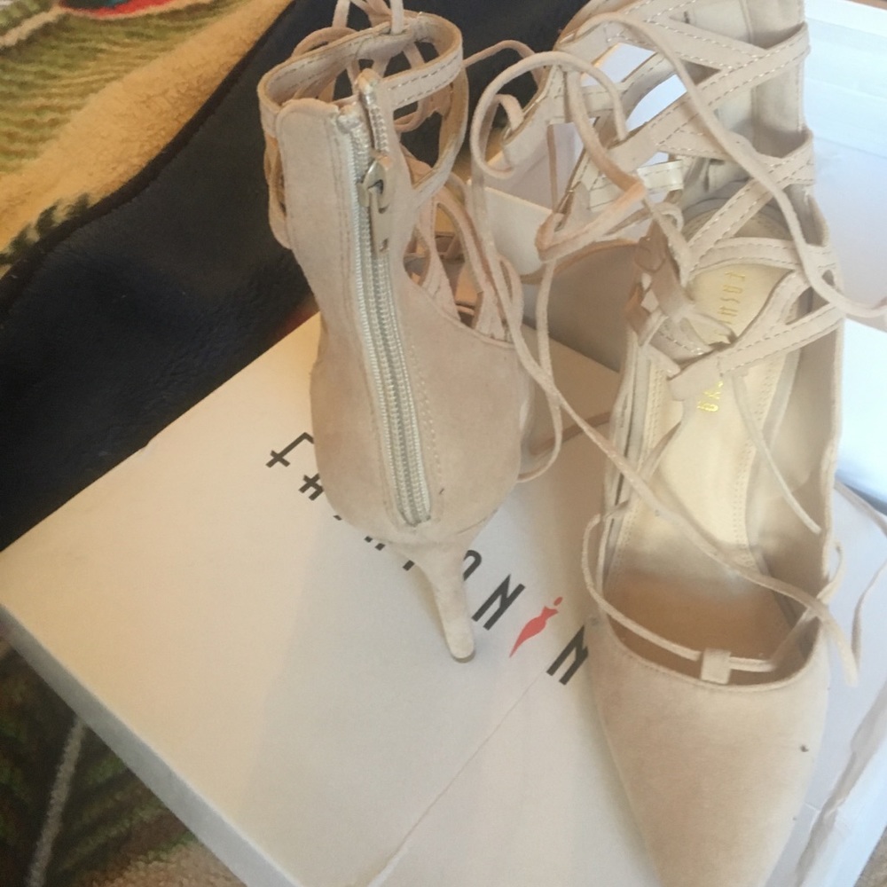 Shoe - Picture 2 of 3