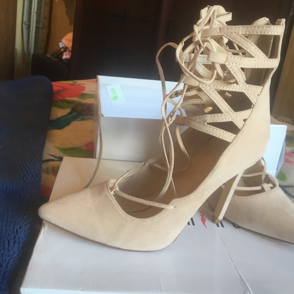 Shoe - Picture 3 of 3