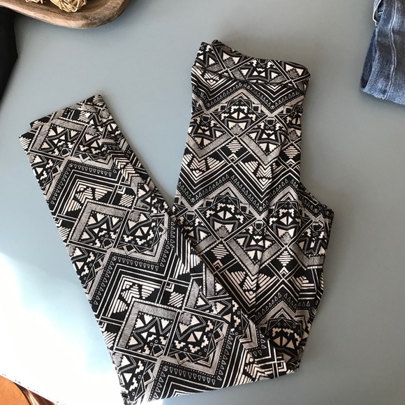 PINK Victoria's Secret Pants - Aztec print Pink leggings