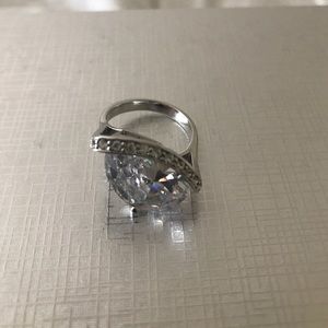 💥Stunning Faux Diamond Ring💥