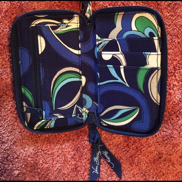 Vera Bradley wristlet - Picture 2 of 4