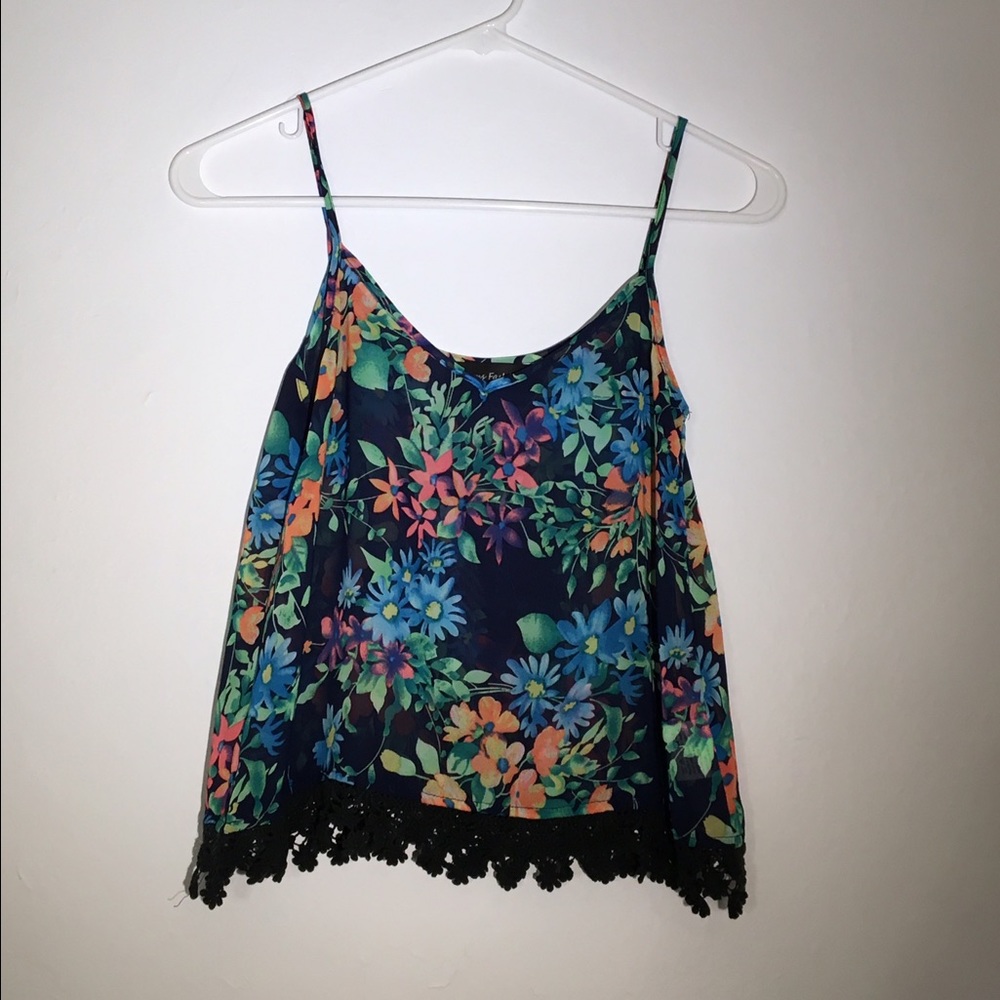 FLORAL TANK TOP WITH LACK DETAILING
