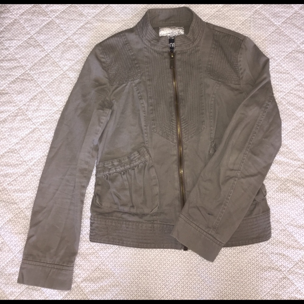 Lightweight zip up jacket