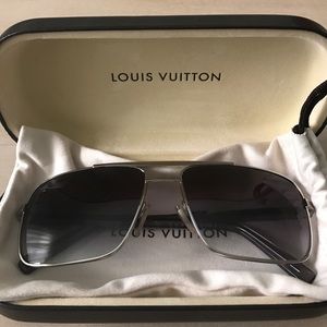 **SOLD** Louis Vuitton aviator sunglasses