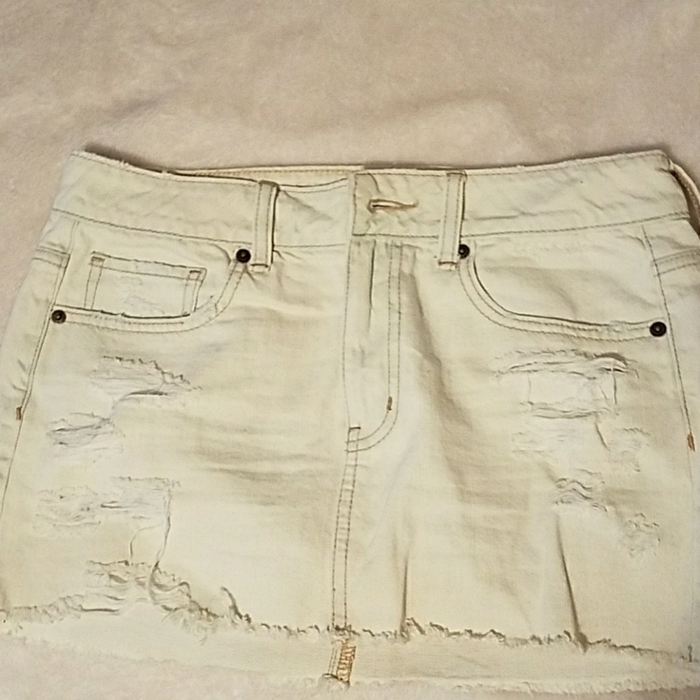 American Eagle beige denim skirt.  Size 6.