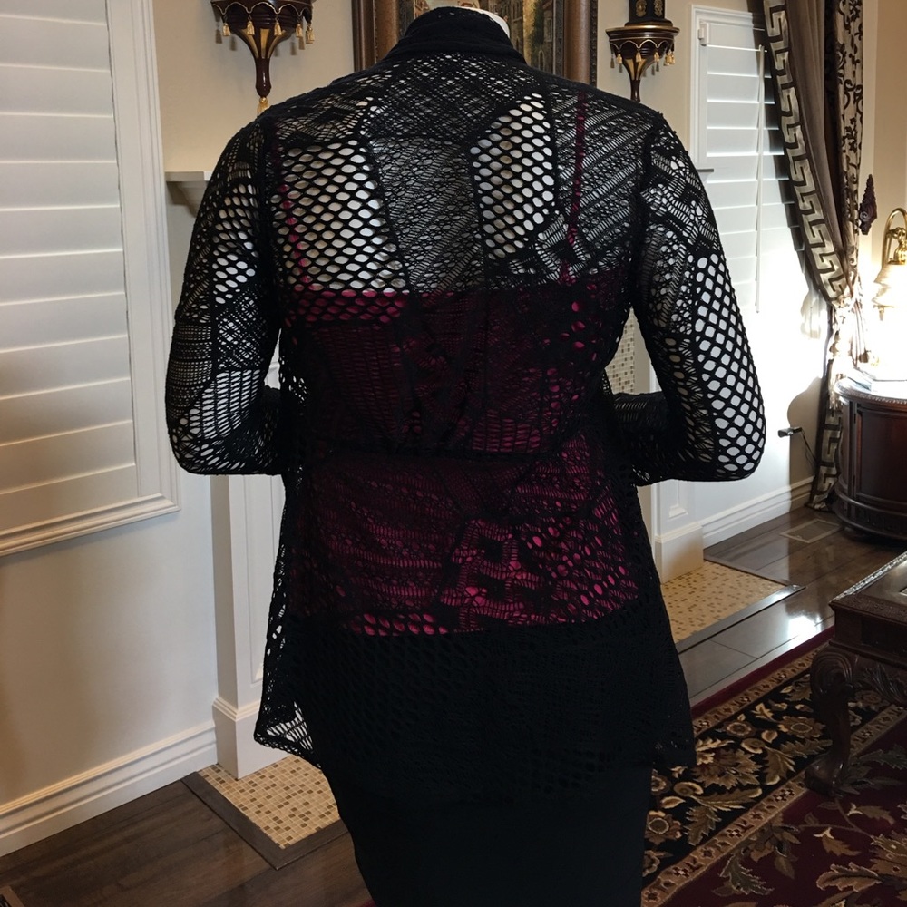 Beautiful top - Picture 3 of 4