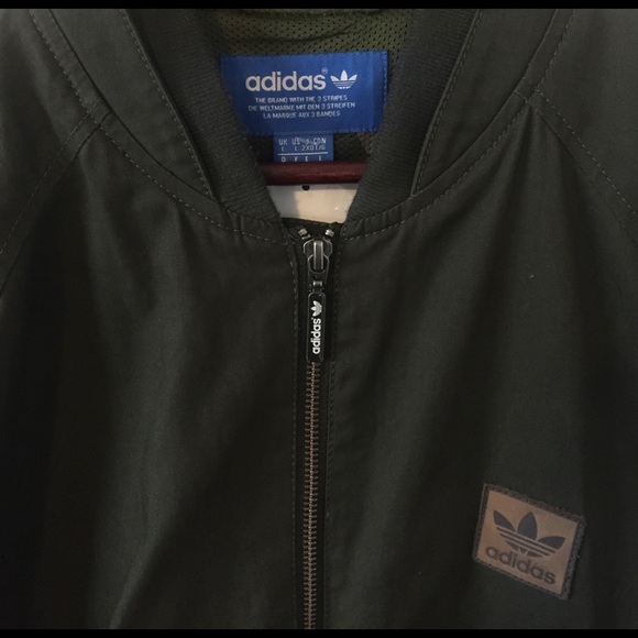 Adiidas olive green/ camo inside jacket - Picture 3 of 6