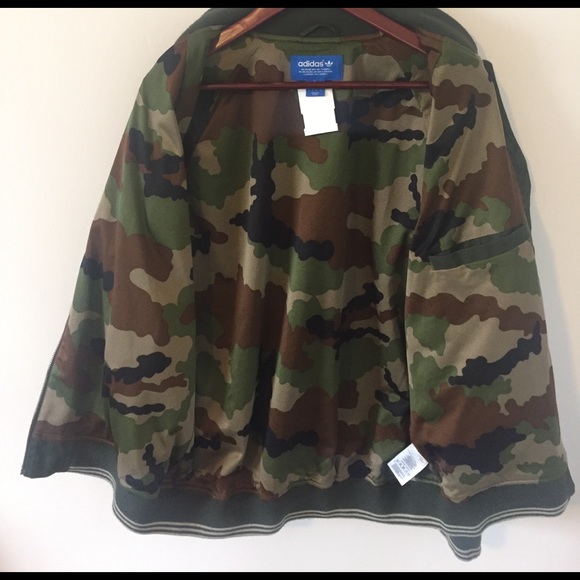 Adiidas olive green/ camo inside jacket - Picture 5 of 6