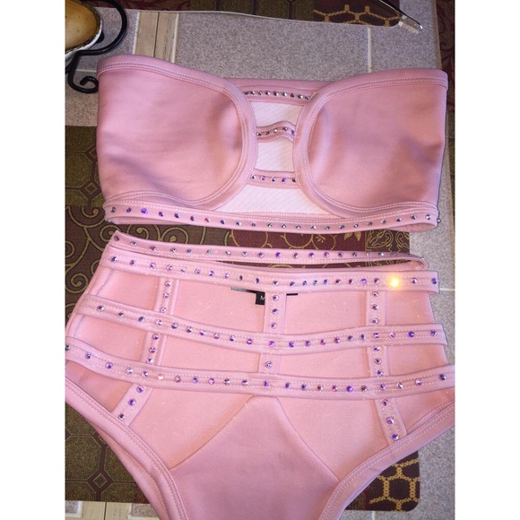 Bikini - Picture 2 of 2