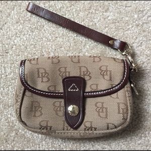 Dooney and bourke wristlet