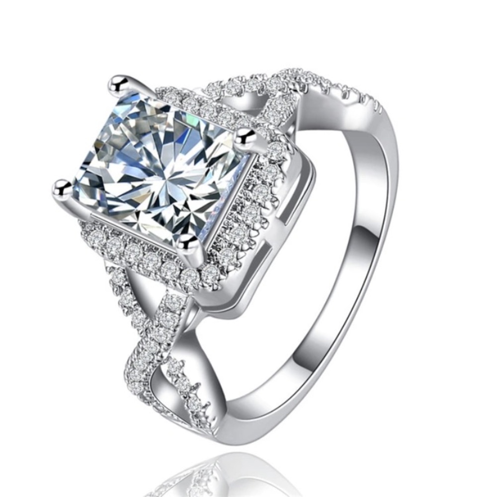 NEW SILVER ENGAGEMENT RING